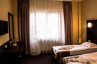 Отель Malyvo Hotel Делятин Улучшенный двухместный номер с 1 кроватью или 2 отдельными кроватями-2